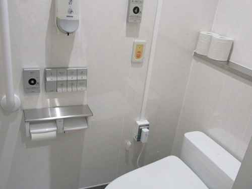 非常通報ボタンを全ての個室トイレに設置