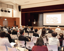 �w�ݓ��R���A���̂ЂƂ�e�Ƒ��̌���x�ɂ���