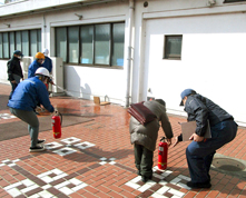 ���q���h�P���i�n�摍���Z���^�[�앐�ɔV���j