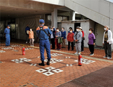 ���q���h�P���i�n�摍���Z���^�[�앐�ɔV���j