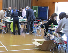 �l���[���O�b�Y�ƌ[���`���V�̑܋l�ߍ��