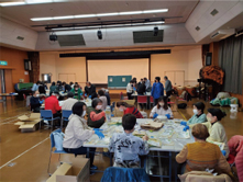 人権啓発チラシ・グッズの袋詰め作業と人権啓発DVD鑑賞